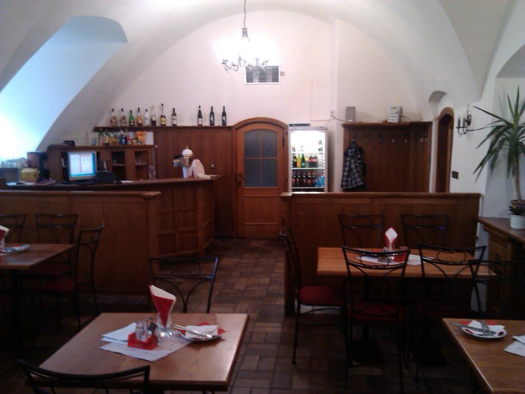 Penzion S Restauraci "U Mlyna Com" Литовел Экстерьер фото