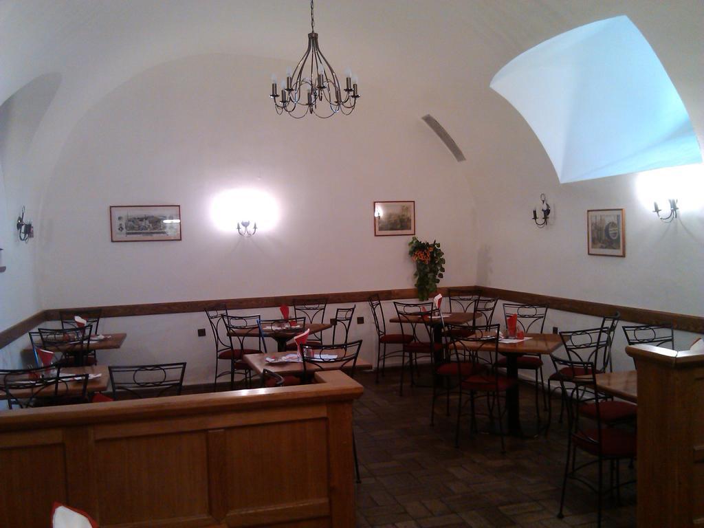Penzion S Restauraci "U Mlyna Com" Литовел Экстерьер фото