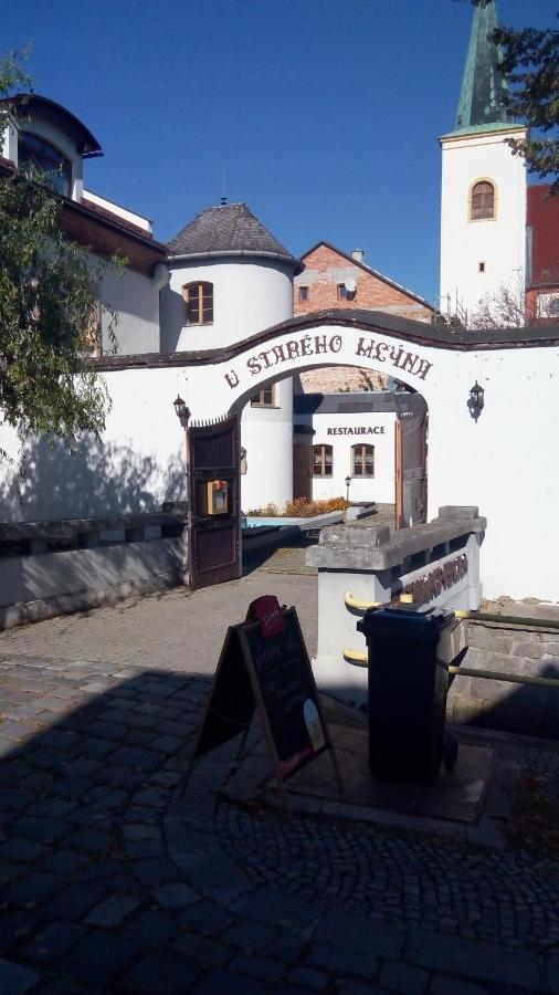 Penzion S Restauraci "U Mlyna Com" Литовел Экстерьер фото